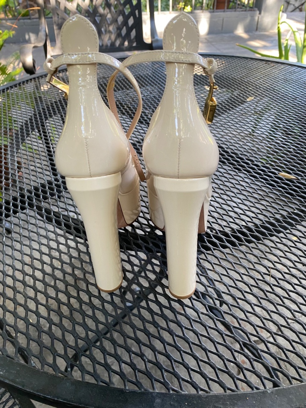 Valentino - Picture 3 of 5